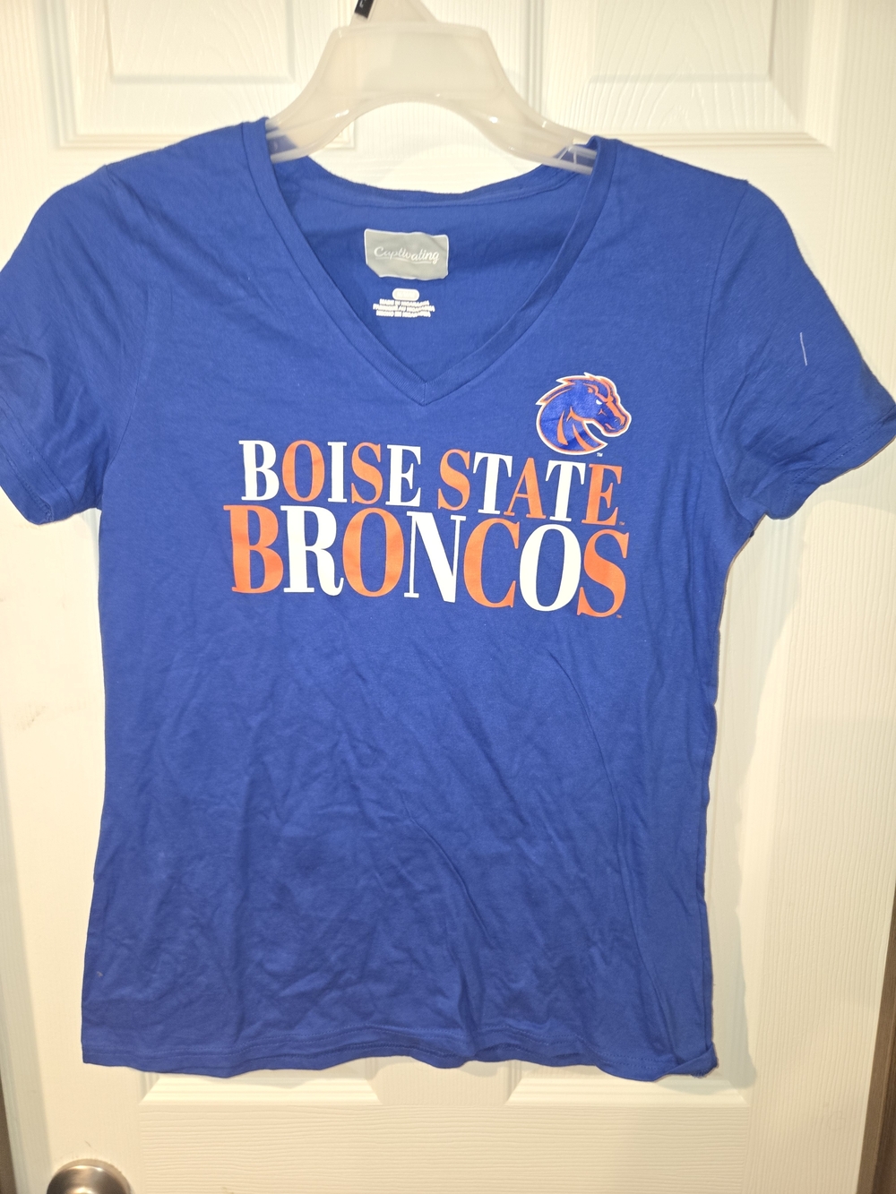 Boise State Broncos Women's Blue V-Neck Tee Size Medium